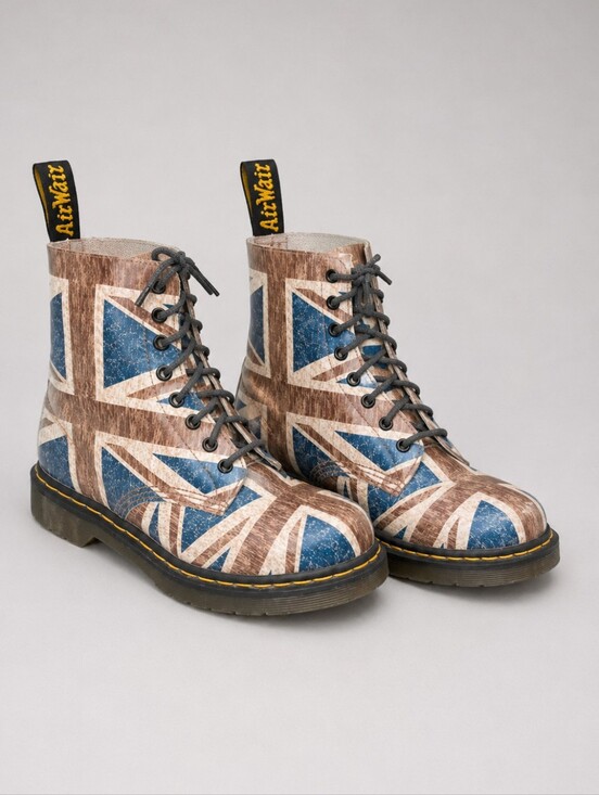Dr. Martens Shoes - Dr. Martens Pascal Virginia Union Jack 8-eye Boots Size 8 (39)